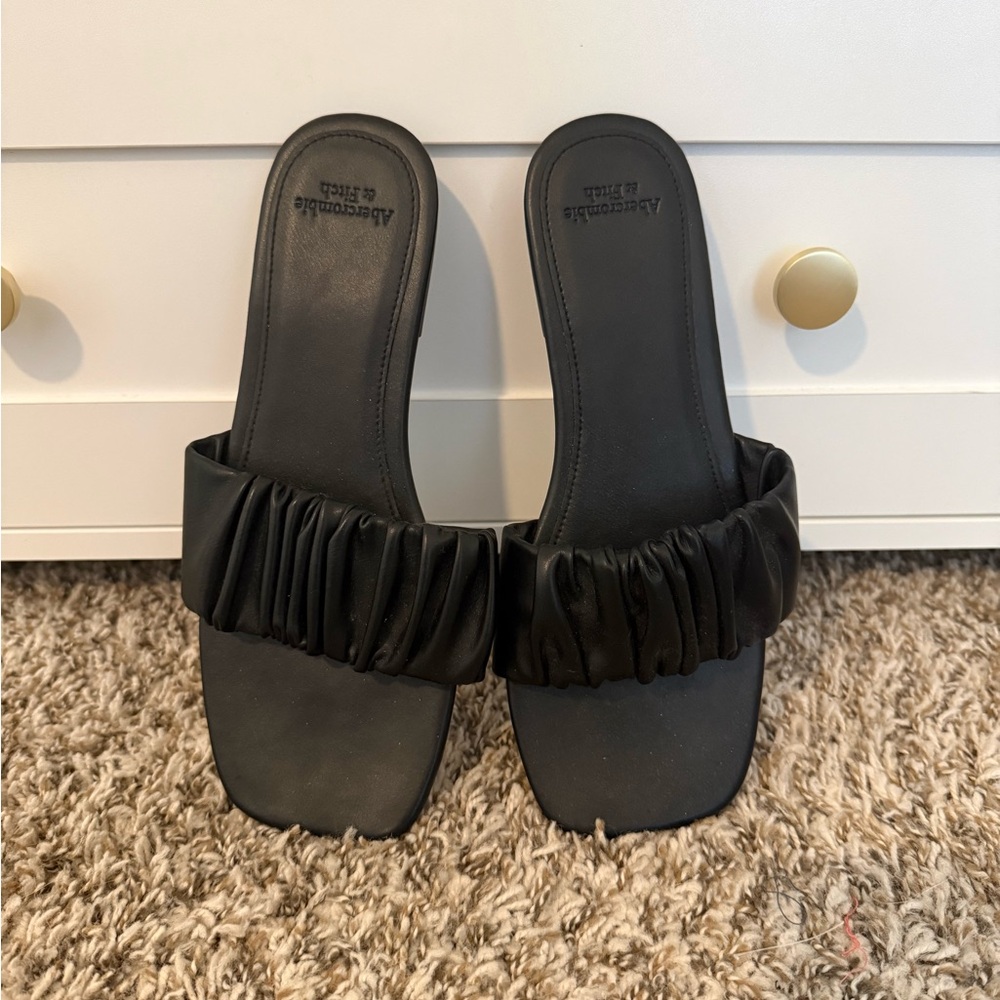 Abercrombie & Fitch Black Ruffled Slide Sandals